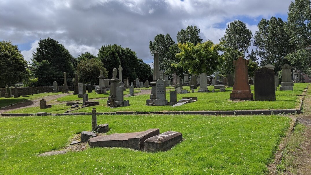 Irvine Old Parish Church and Graveyard景点图片