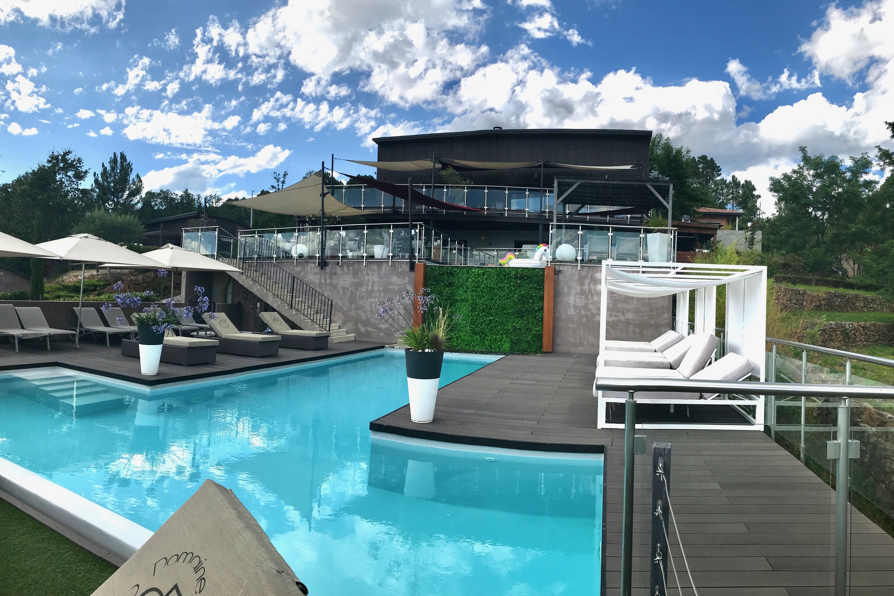 Domaine de Chalveches-泳池