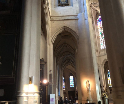 圣杰维圣波蝶教堂-巴黎必去景点