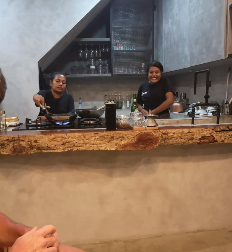 Flores Passport House主图