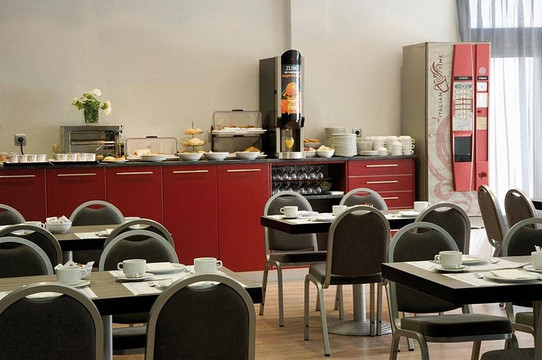 西斯内罗斯酒店主图