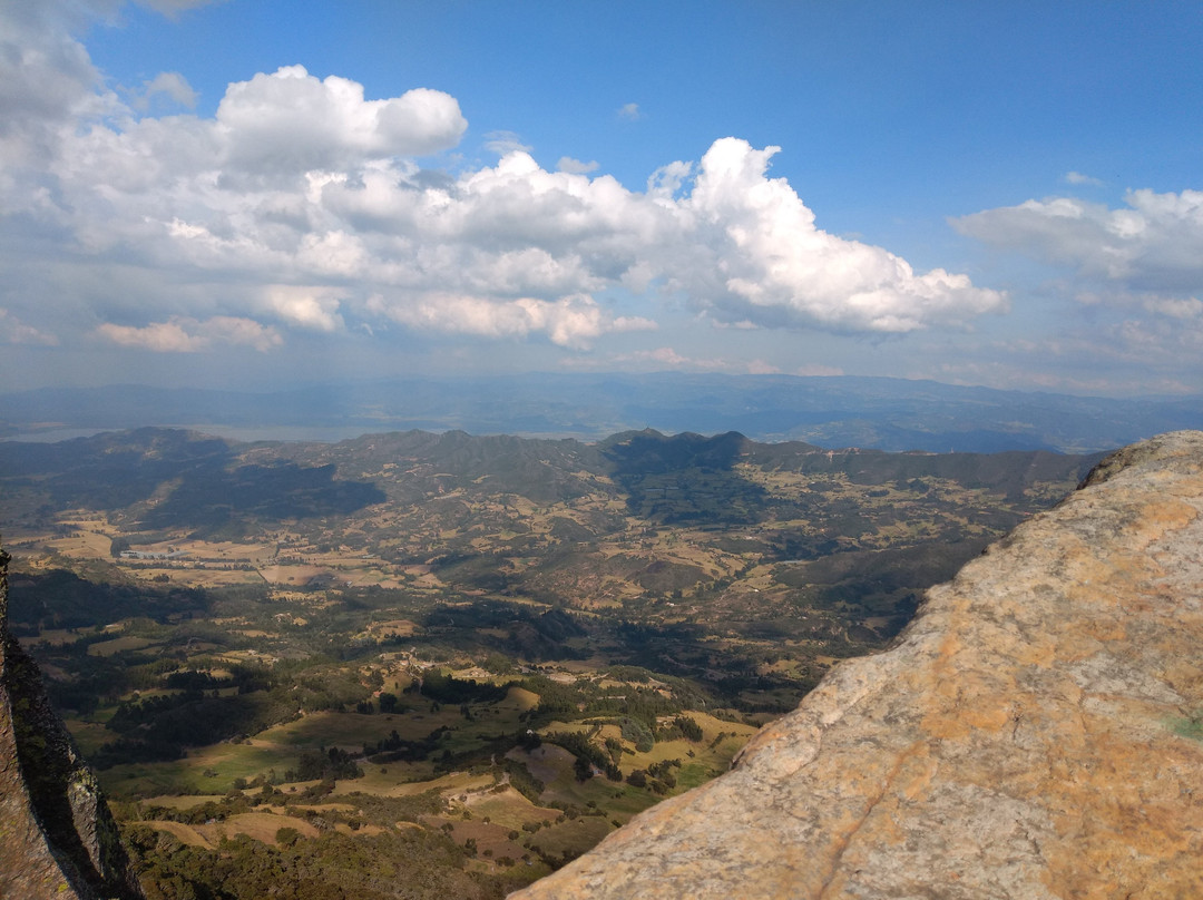 Piedra Colgada景点图片