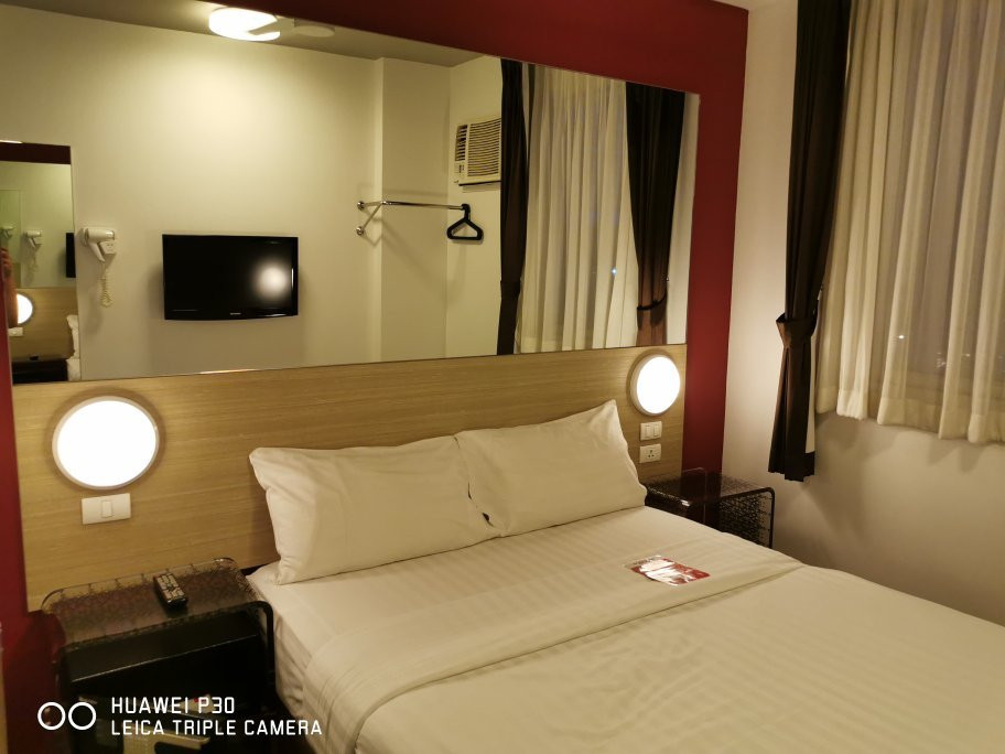 芭堤雅红色星球酒店主图