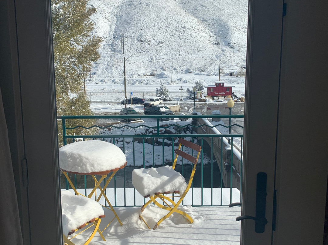 Manhattan Hotel主图