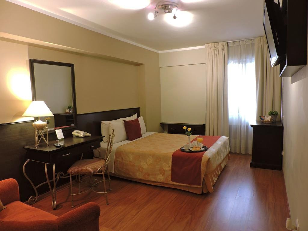 Leon de Oro Inn & Suites主图