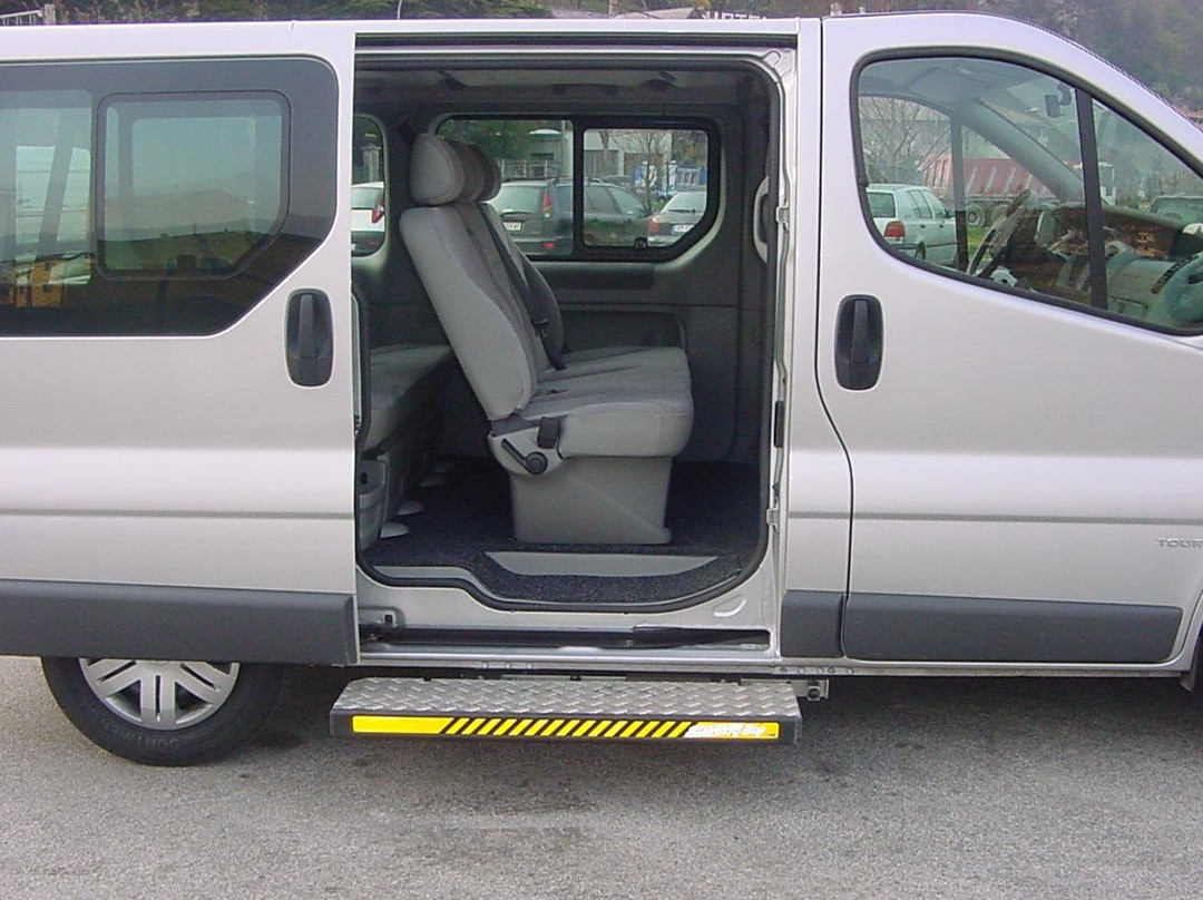 Autoservizi Lario Bus Srl-瓦伦纳必去景点