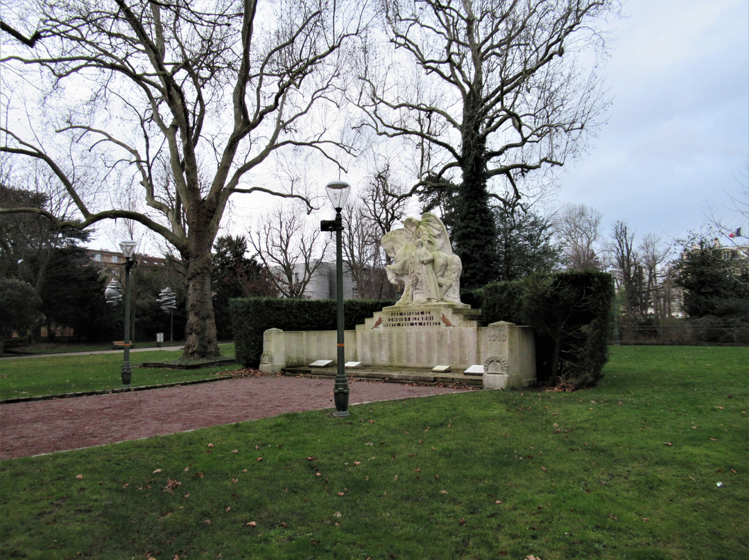 Monument aux morts-Choisy-le-roi必去景点