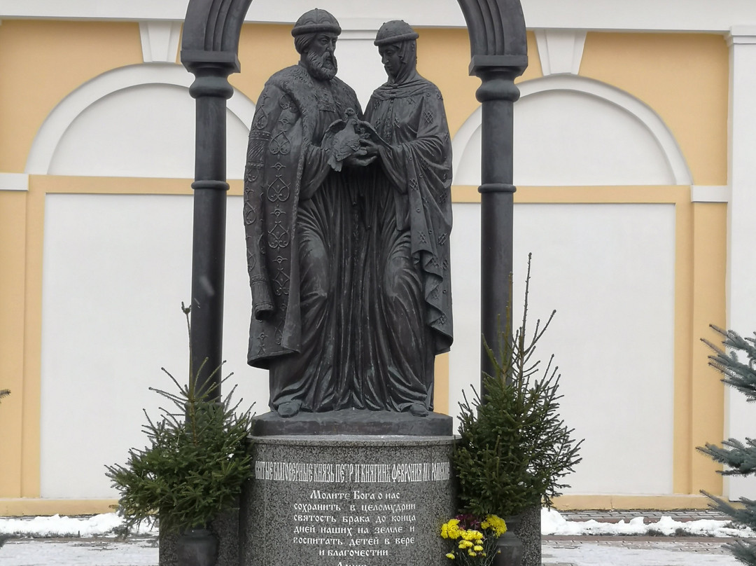 Monument to Peter and Fevronia景点图片