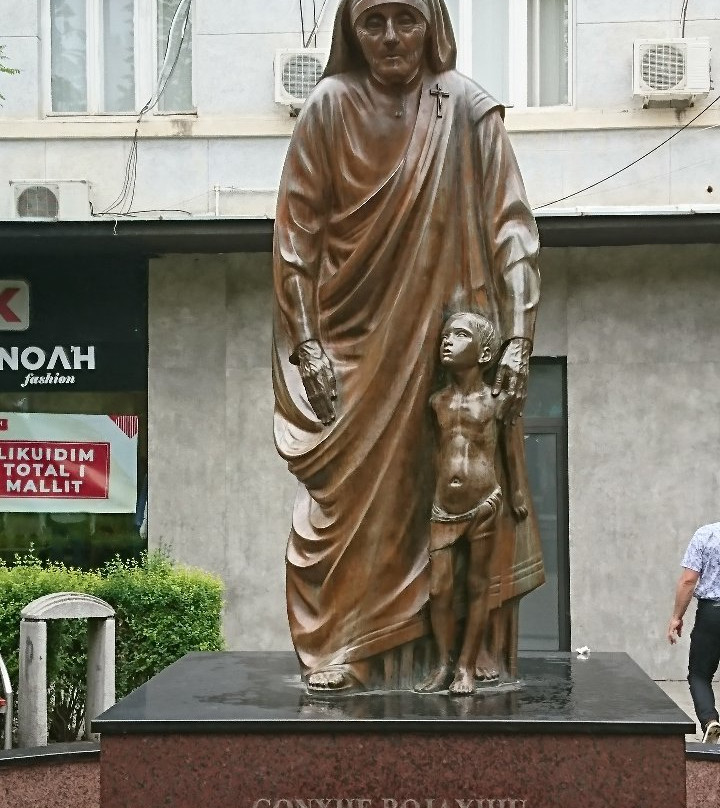 Statue of Mother Tereza-普里什蒂纳必去景点
