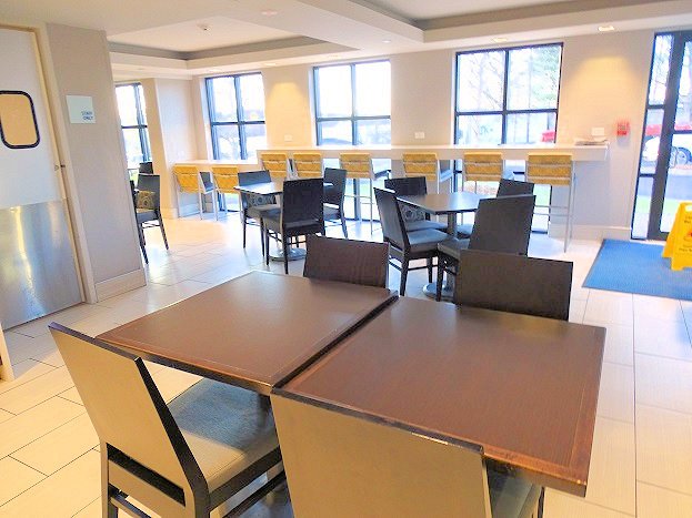Holiday Inn Express Boston - Waltham, an IHG Hotel-餐饮