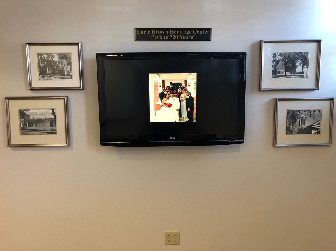 Earle Brown Heritage Center主图