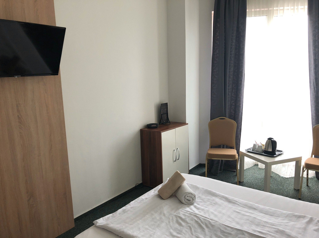 Modena Hotel主图