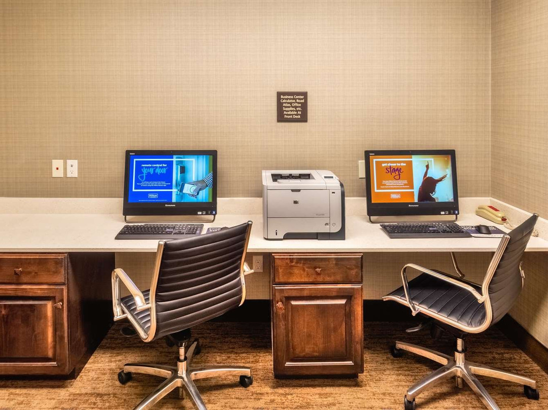 拉勒米希尔顿恒庭酒店主图