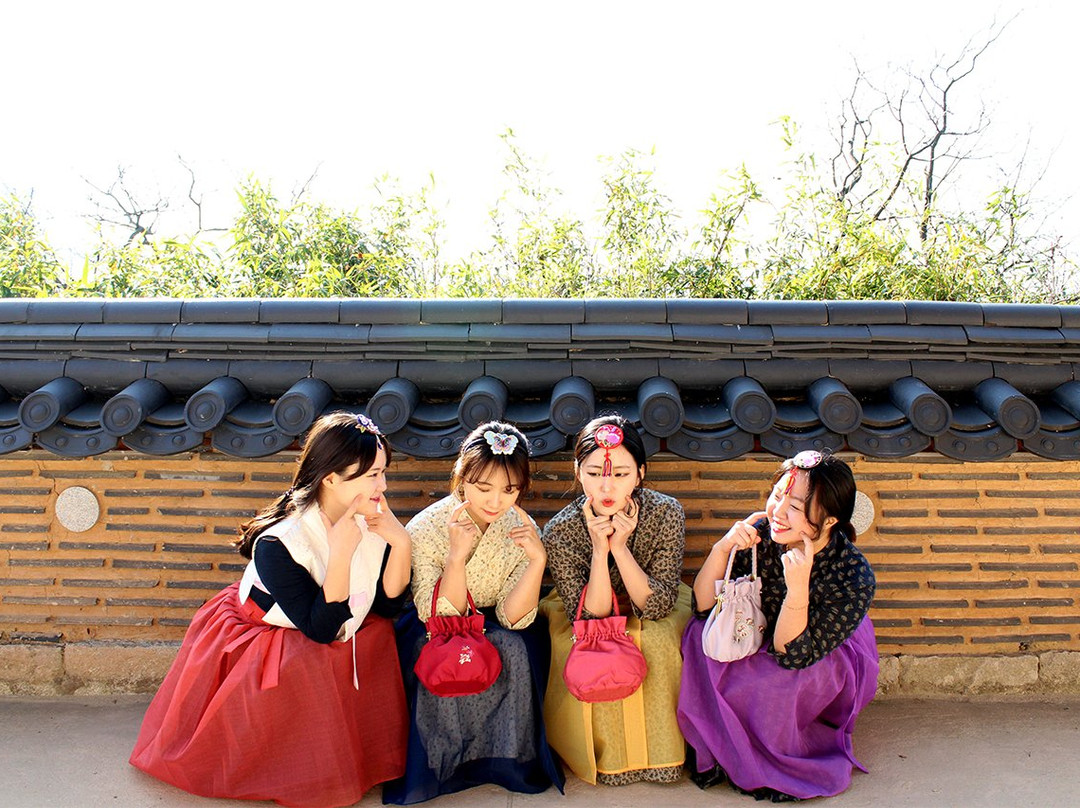 Wearing Hanbok-蔚山必去景点