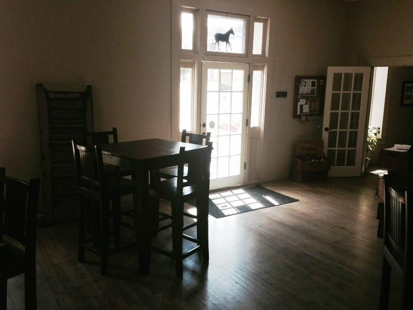 McCamey旅游景点-The Grey Mule Saloon