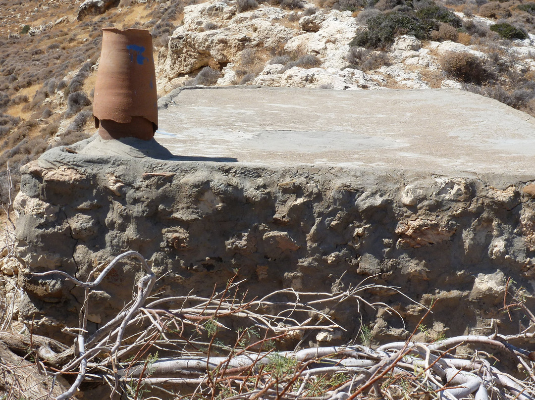 Karoumes Beach景点图片