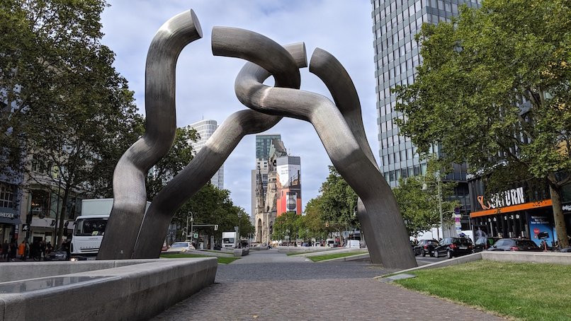 Berlin Sculpture (Broken Chain)景点图片