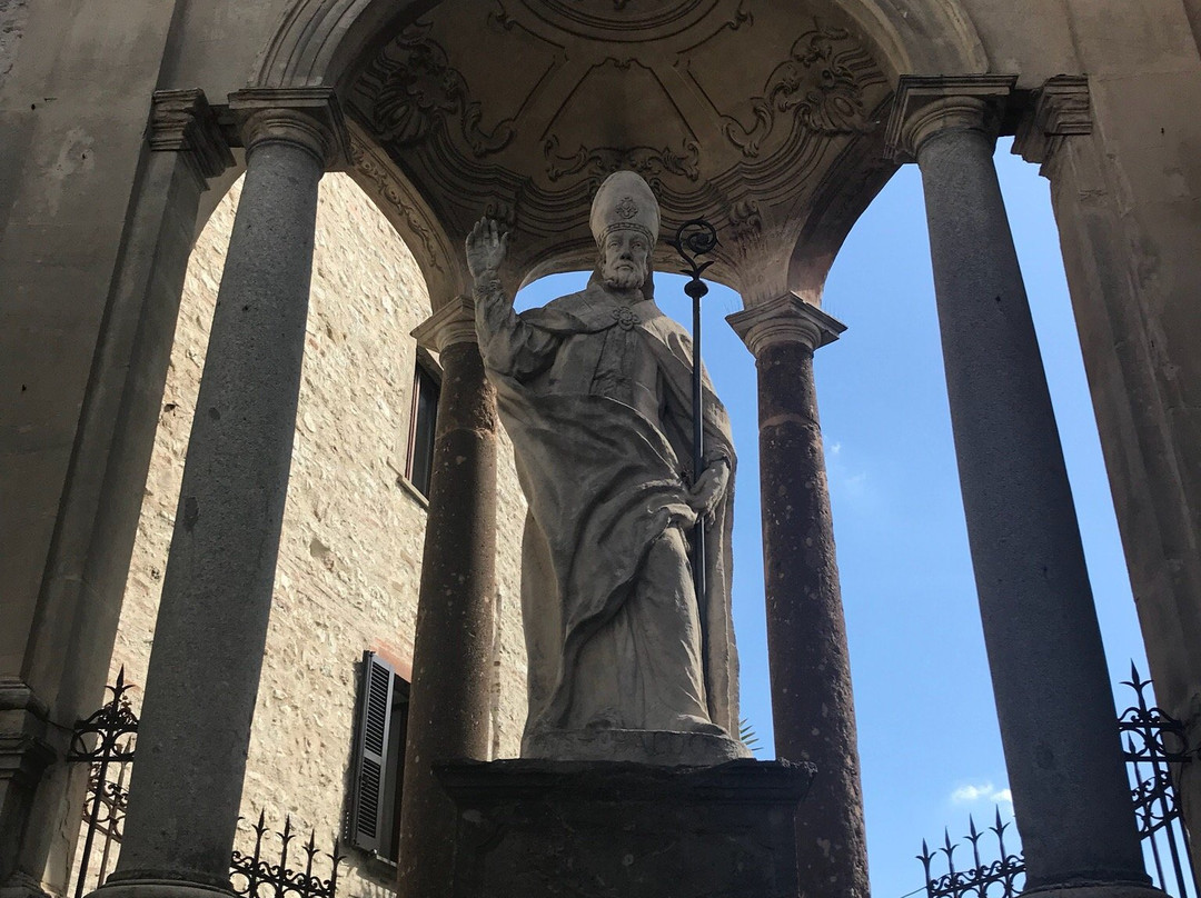 Statua di Sant'Ubaldo-古比奥必去景点