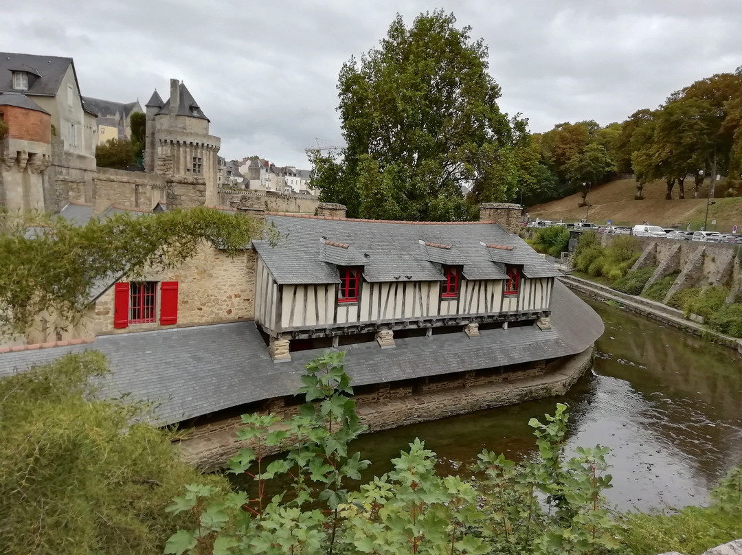 Les Lavoir de la Garenne-瓦讷必去景点