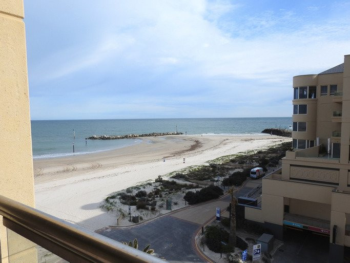 格雷尔广场码头盛橡套房酒店主图