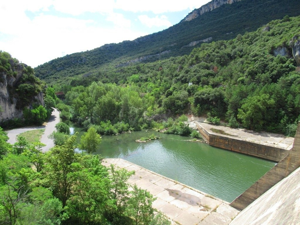 Embalse de Sobron y desfiladero景点图片