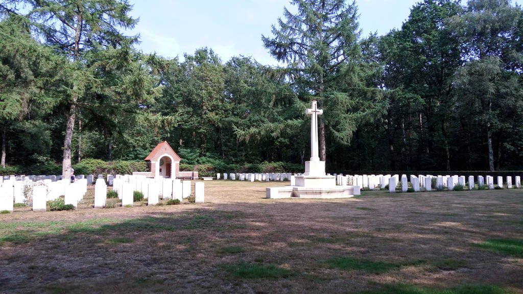Overloon War Cemetery景点图片