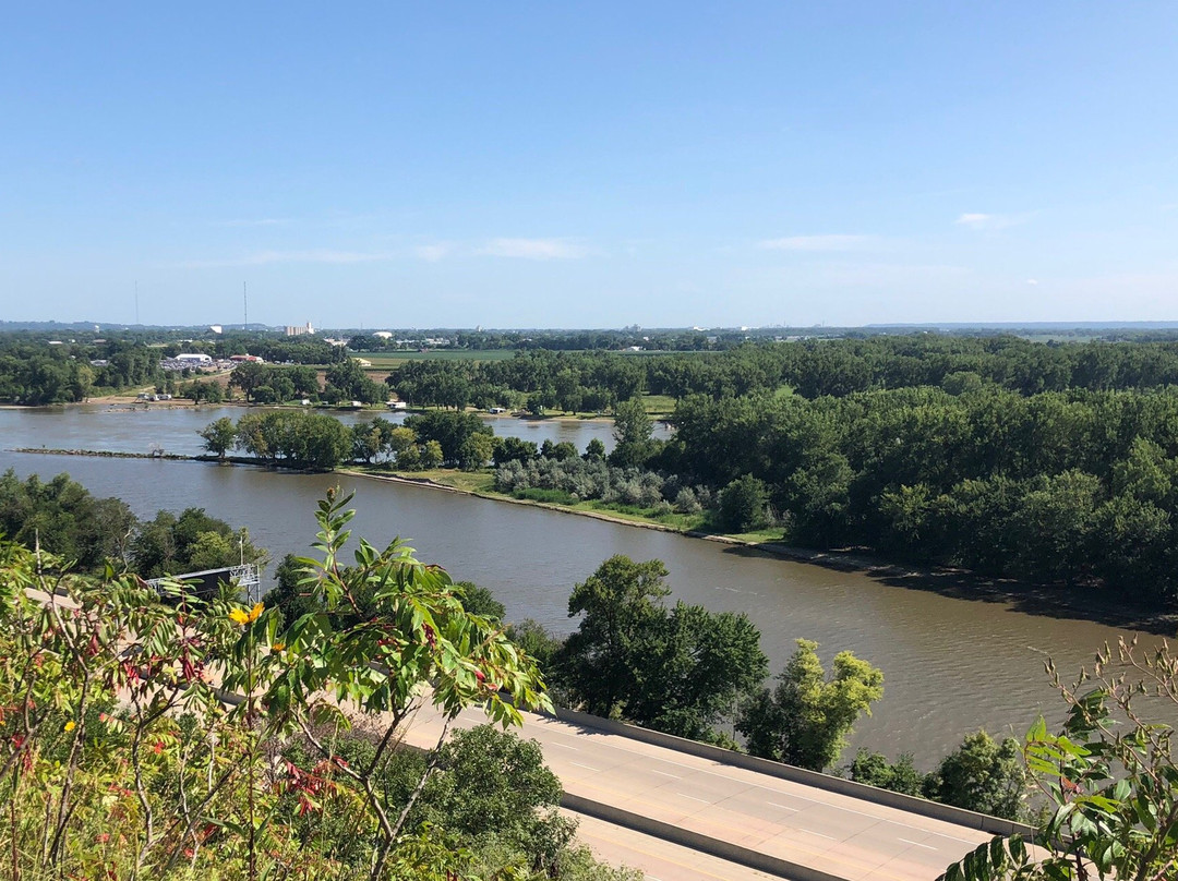 Chief War Eagle Monument-苏城必去景点