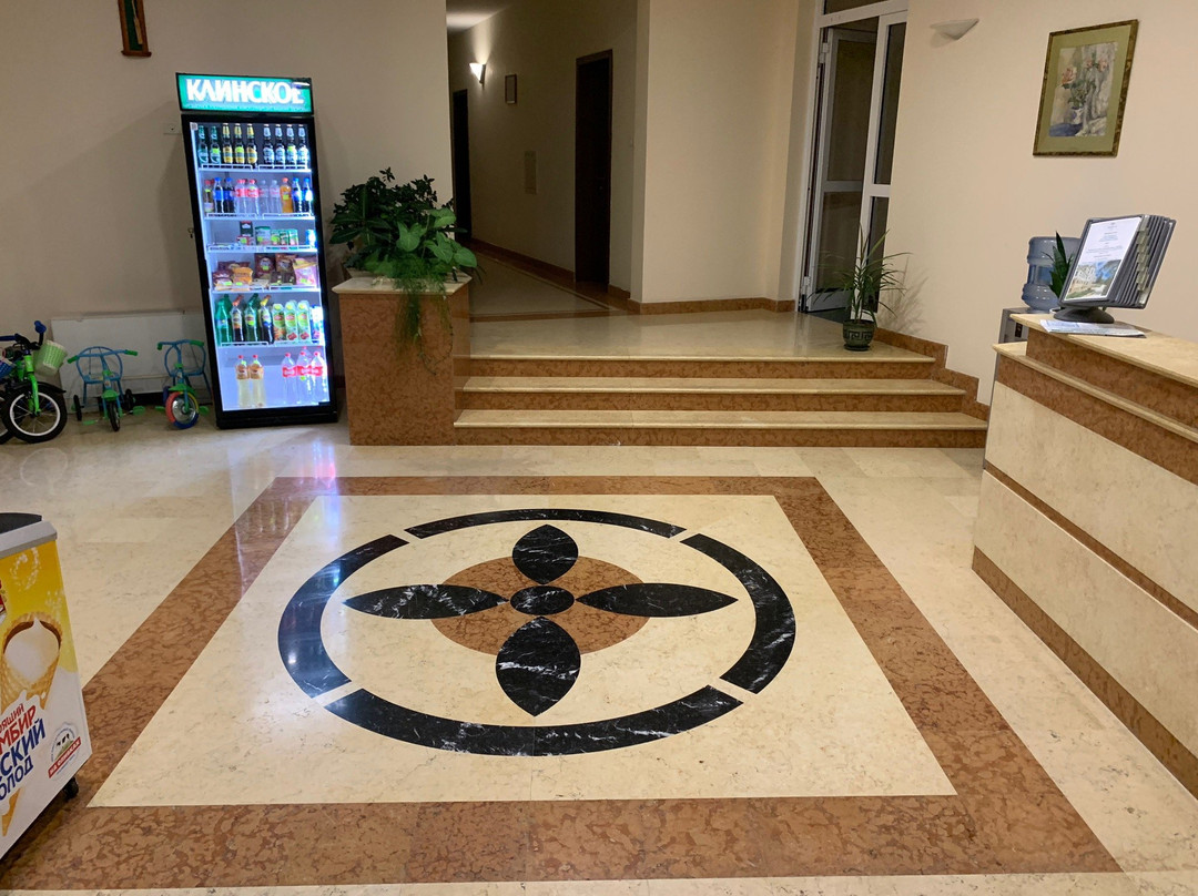 AZIMUT Health Zelenyi Gai主图