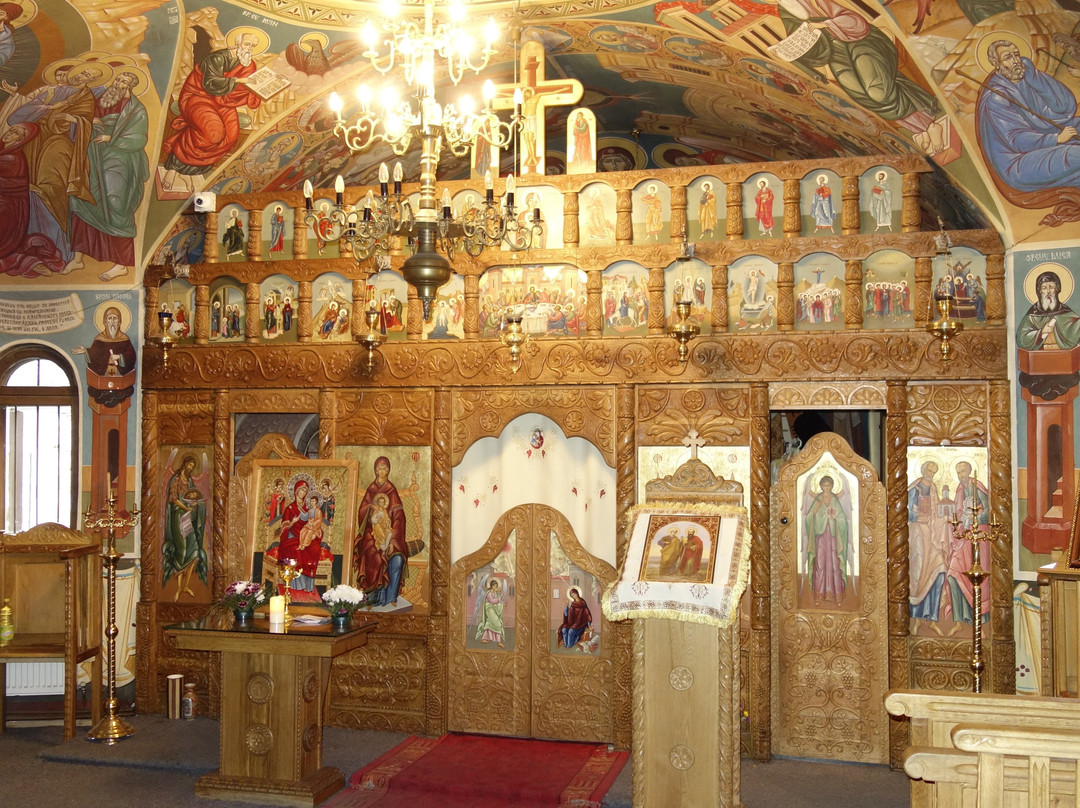 Ialomicioara Monastery and Cave景点图片