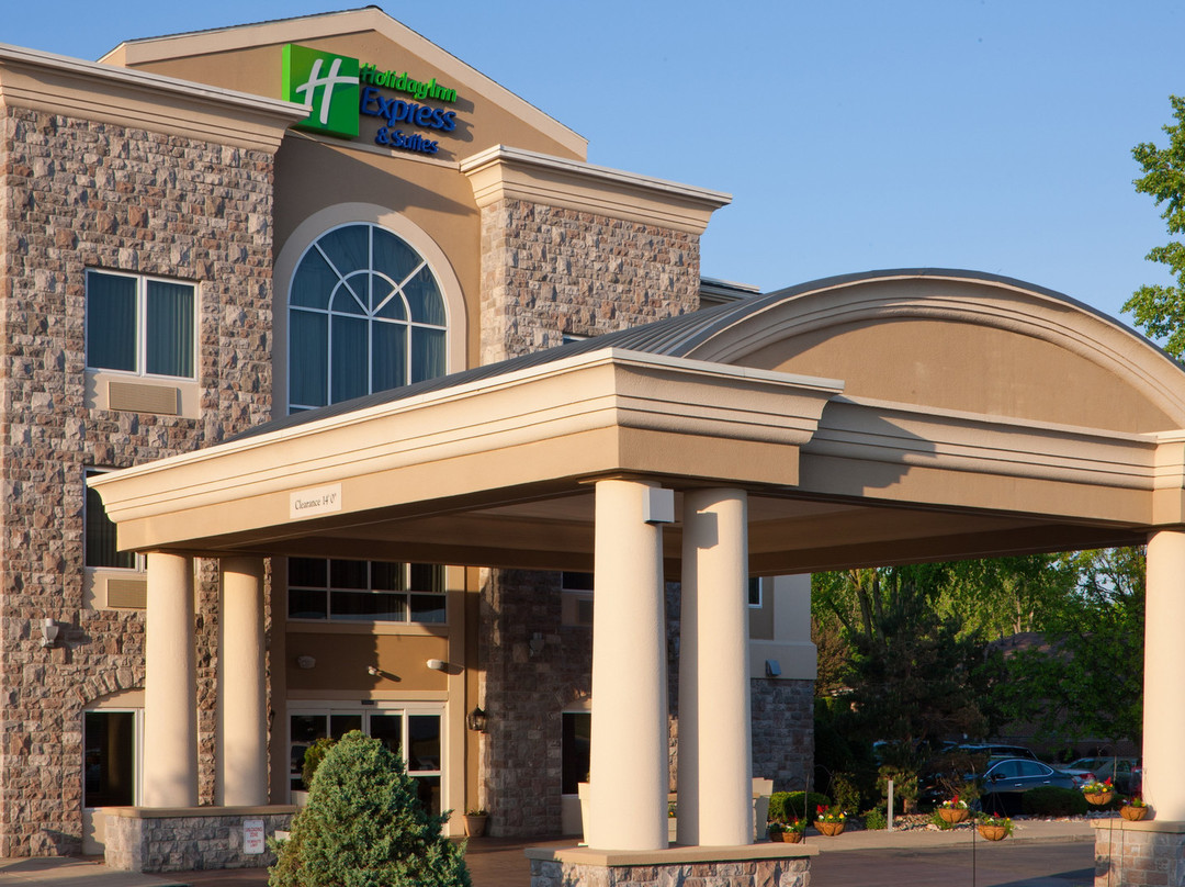 Holiday Inn Express & Suites Saginaw By IHG主图
