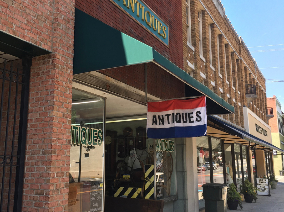 Main Street Antiques景点图片