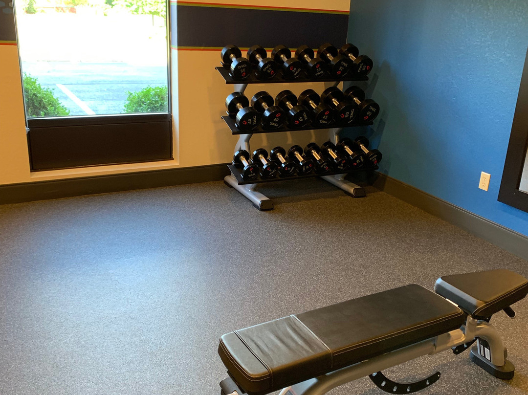 阿卡德尔菲亚希尔顿恒庭酒店主图