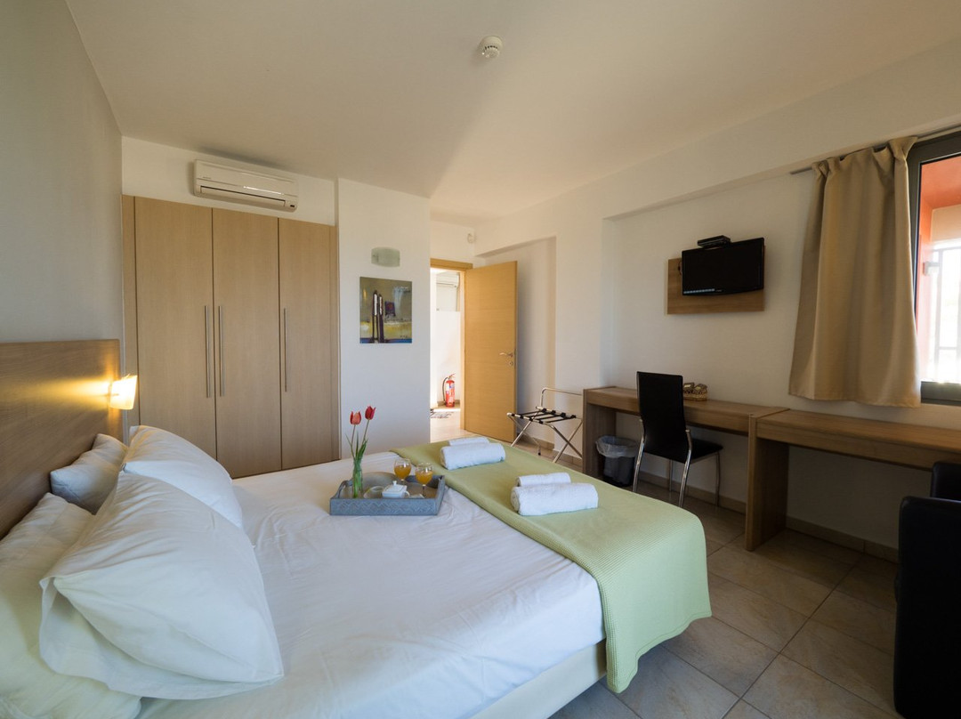 Almyra Hotel主图