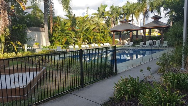 Nightcap at Golden Beach Tavern主图