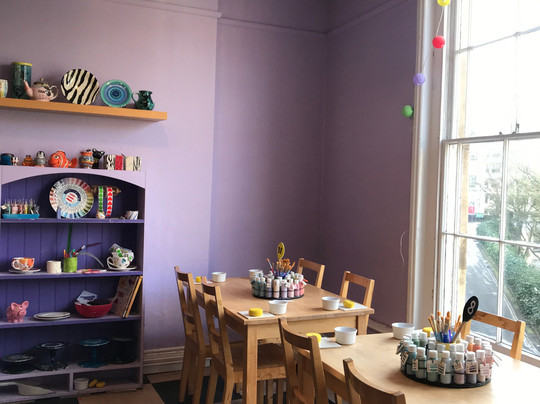 Flying Saucers The Painting Pottery Cafe-布里斯托尔必去景点