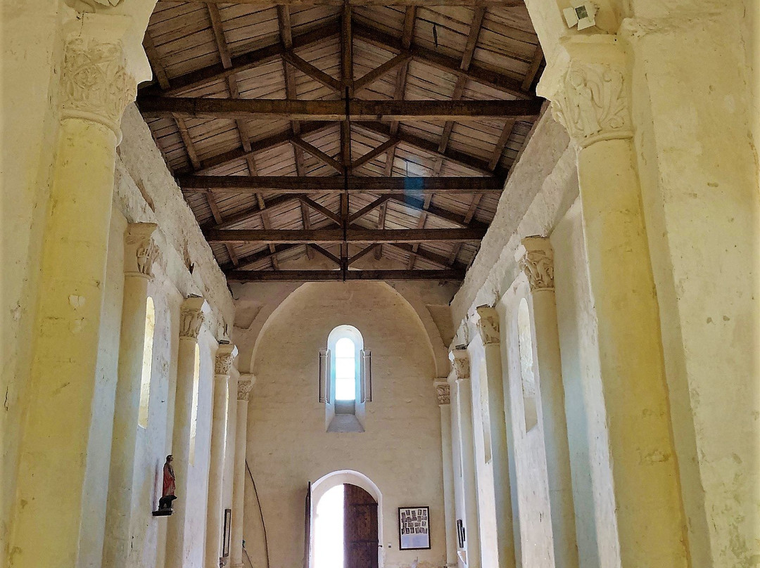 Eglise Sainte-Colombe-Saint-Angeau必去景点