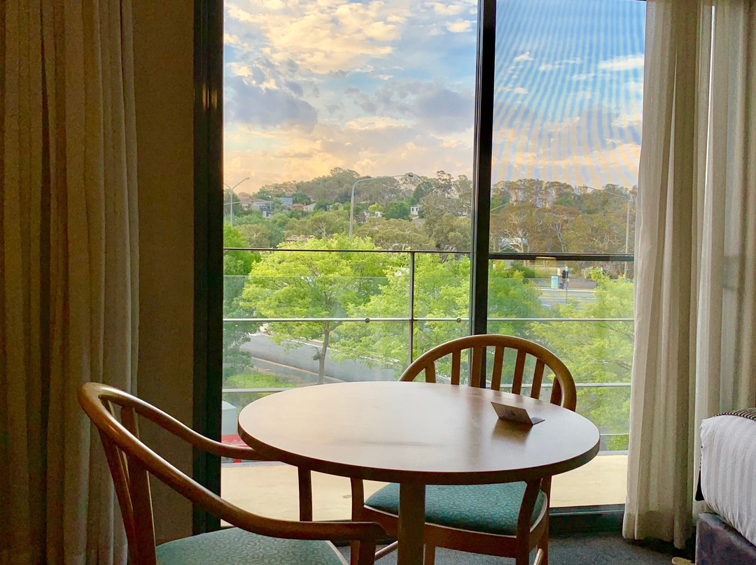 The Woden Hotel主图