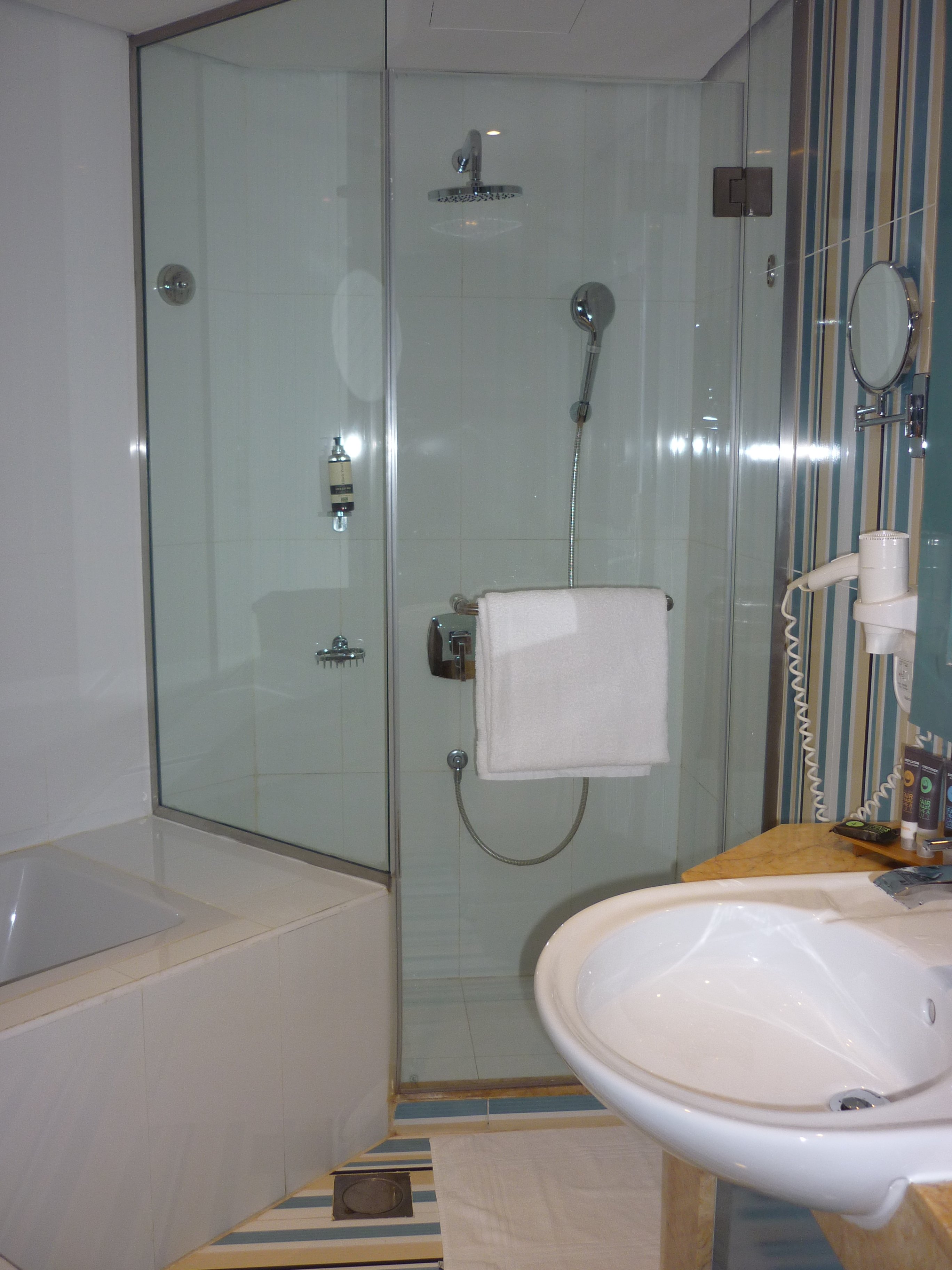 Aparthotel Adagio Fujairah-浴室