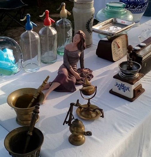 Mercat de Segona Ma, Brocante i Col-leccionisme de Celra景点图片