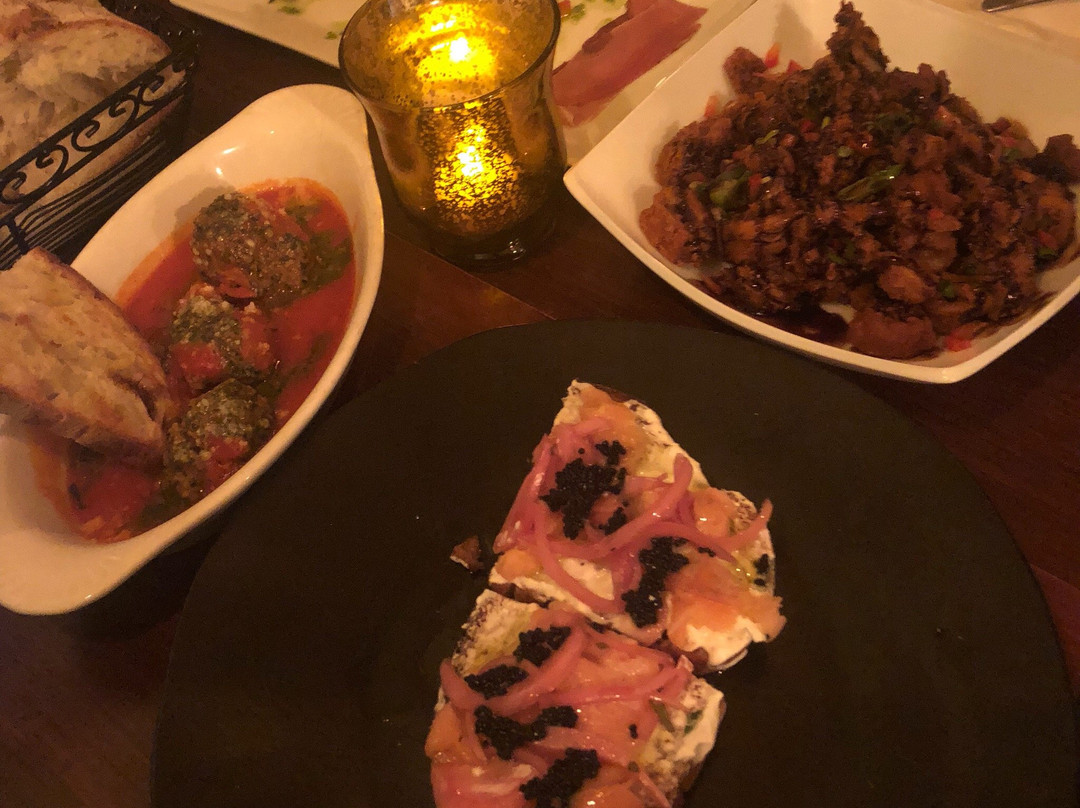 Luna Restaurant & Bar