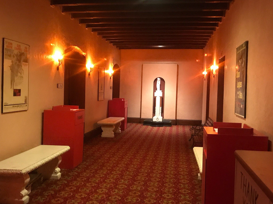 The Catlow Theater-Barrington必去景点