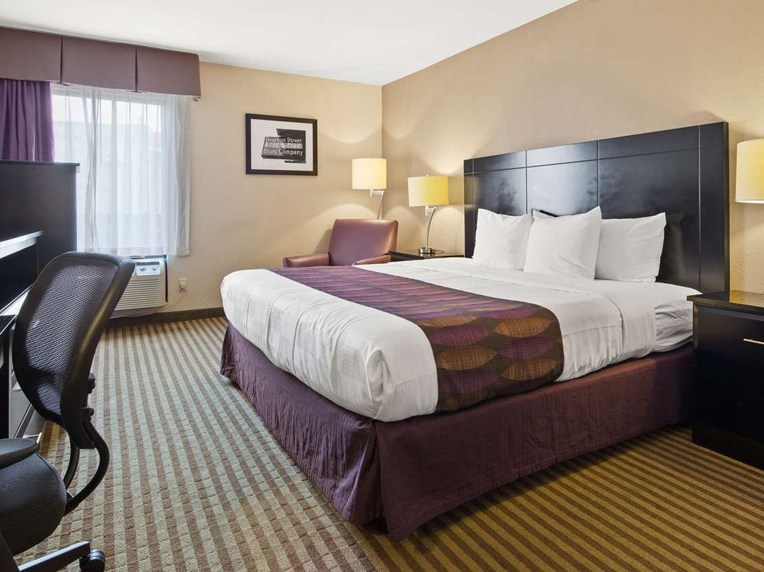 贝斯特韦斯特牛轭湖旅馆主图