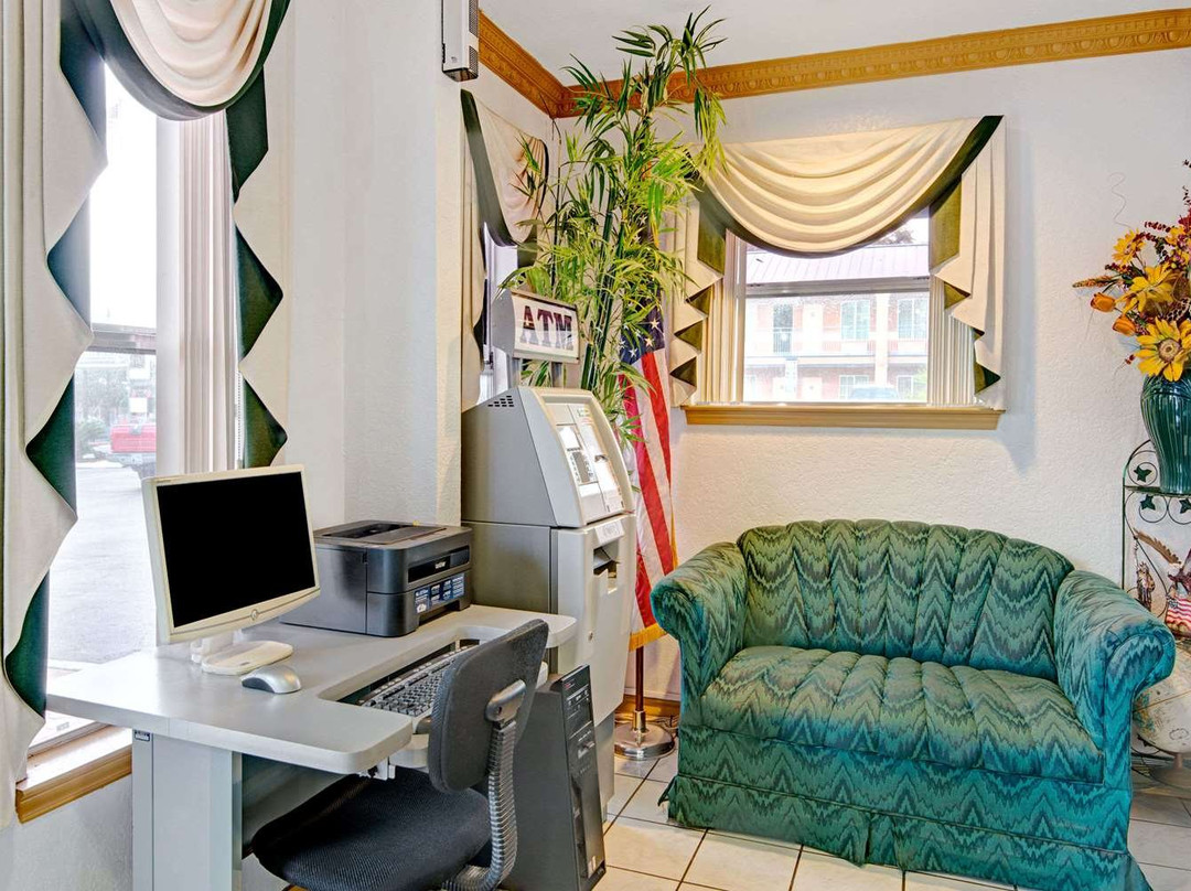 Econo Lodge Inn & Suites Near Lackland AFB主图