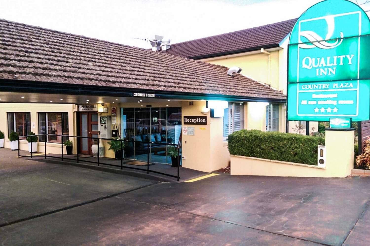 Country Plaza Queanbeyan-官方