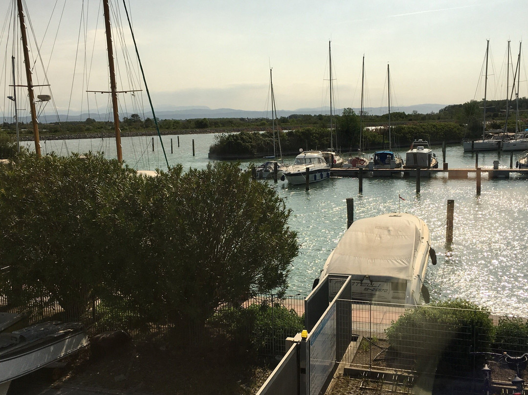 Marina Room & Suites主图