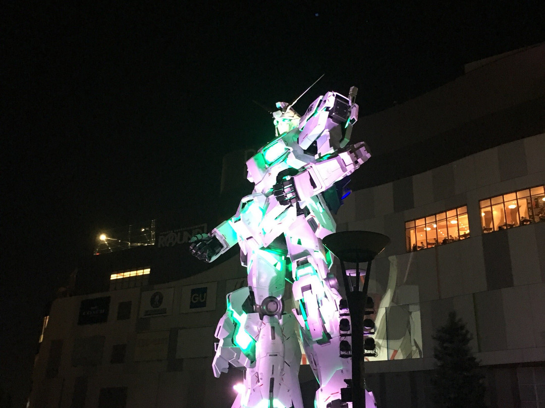 Unicorn Gundam Statue景点图片