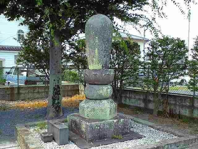 Genno Osho's Grave