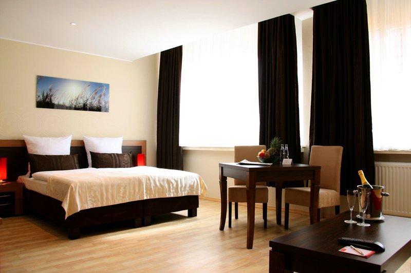 Home Hotel-官方