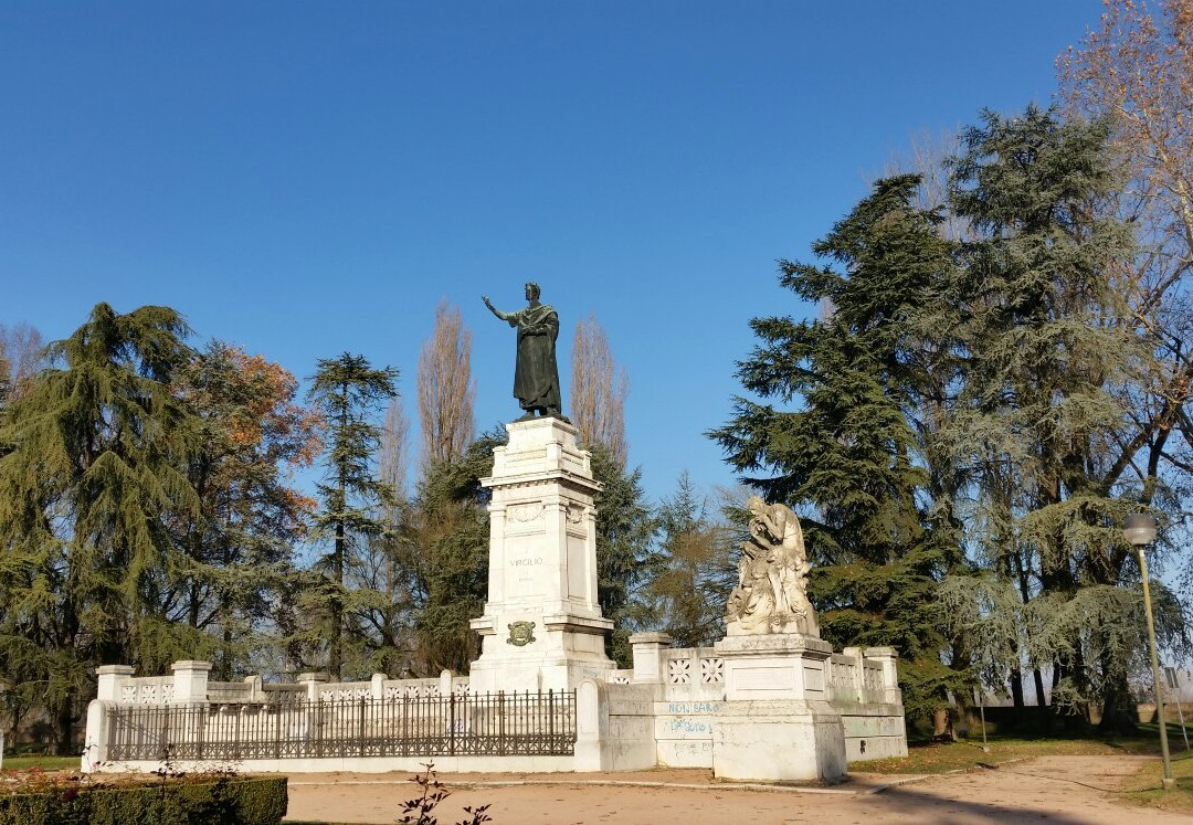 Monumento a Virgilio景点图片