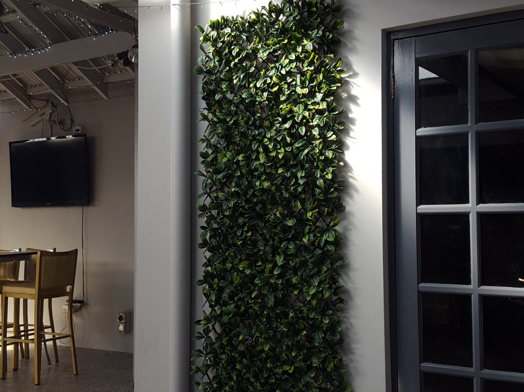 Cecilia's On Hay主图